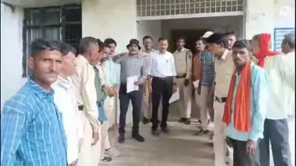 अमानगंज: अमानगंज तहसील के सभी कोटवारों ने मुख्यमंत्री के नाम तहसीलदार को ज्ञापन सौंपा