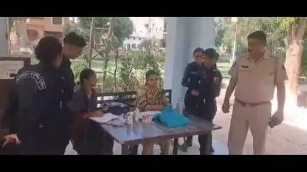 विनोबा बस्ती सहित अन्य पार्कों में पुलिस ने चलाया चेकिंग अभियान, आमजन को किया जागरूक