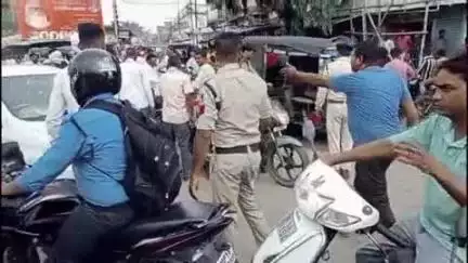 सोहागपुर: इंद्रा चौक पर लगा चक्काजाम, पुलिस ने मौके पर पहुंचकर जाम हटाया
