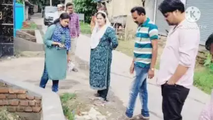 বিষ্ণুপুর ২: নহাজারী গ্রাম পঞ্চায়েতের সৌন্দর্যায়নের কাজ সরজমিনে খতিয়ে দেখলেন প্রধান পারভিন বেগম