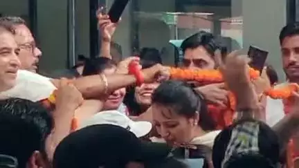 ऋषिकेश: नगर निगम में मेयर शंभू पासवान के समर्थन में शांति नगर के लोग आए, मेयर कांग्रेस नेता विवाद के बाद