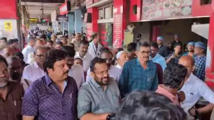 തൃശൂർ: വികസന പ്രവർത്തനം, തൃശൂർ KSRTC സ്റ്റാൻഡ് സന്ദർശിച്ച് മന്ത്രിമാരായ കെ. രാജനും കെ.ബി ഗണേഷ് കുമാറും