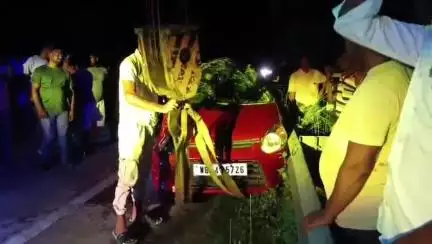 কুমারগ্রাম: পশ্চিম চকচকায় জাতীয় সড়কে নিয়ন্ত্রণ হারিয়ে উল্টে গেল ছোট গাড়ি, জখম চালক
