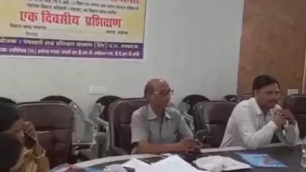 बीकापुर: ब्लॉक सभागार बीकापुर में एक दिवसीय प्रशिक्षण के दौरान ग्राम प्रधानों ने जल जीवन मिशन की कार्यप्रणाली पर जताई नाराजगी