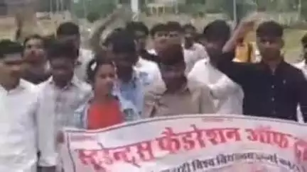 सीकर: कटराथल स्थित शेखावाटी विश्वविद्यालय में विभिन्न मांगों को लेकर छात्र संगठन एसएफआई ने किया प्रदर्शन
