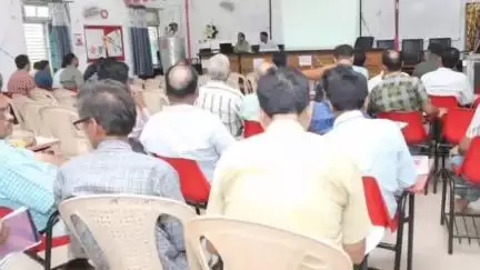गुनौर: जिला निर्वाचन अधिकारी ने बीएलओ प्रशिक्षण का लिया जायजा, पन्ना डाइट में प्रशिक्षण जारी