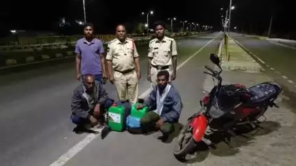 అసిఫాబాద్: వాంకిడిలో నిషేధిత గడ్డి మందు పట్టివేత, ఇద్దరిపై కేసు నమోదు చేసిన వాంకిడి ఎస్ఐ ప్రశాంత్