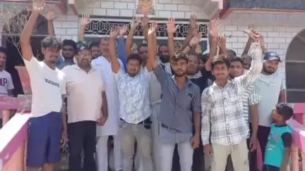 घोड़ासहन: घोड़ासहन के श्रीपुर पंचायत में नलजल बंद होने पर ग्रामीणों का गुस्सा फूटा, मुखिया के दरवाजे पर किया प्रदर्शन