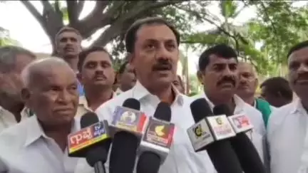 ಗುಬ್ಬಿ: ಹೇಮಾವತಿ ನೀರು ಮಾರಿ ಅಮೇರಿಕಾಗೆ ಟೂರ್ ಹೋದ ಶಾಸಕ: ಪಟ್ಟಣದಲ್ಲಿ ಬಿಜೆಪಿ ದೀಲಿಪ್  ವ್ಯಂಗ್ಯ
