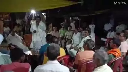 गड़हनी: अतिक्रमण सहित कई मामलों को लेकर गड़हनी में व्यवसायी संघ ने की बैठक