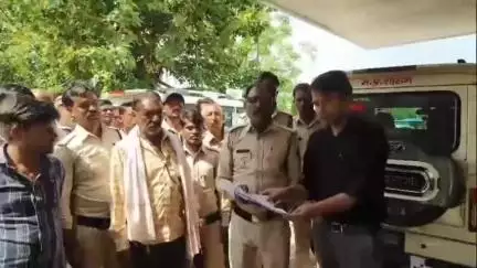 पवई: पवई तहसील के सभी कोटवारों ने मुख्यमंत्री के नाम नायब तहसीलदार को ज्ञापन सौंपा