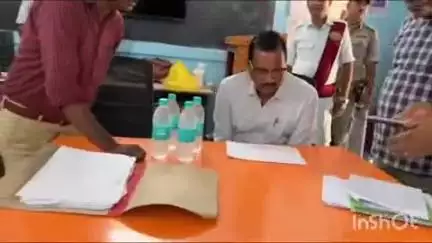बरौली: डीएम ने बरौली प्रखंड कार्यालय में मतदाता सूची पुनरीक्षण कार्य का किया निरीक्षण, दिए निर्देश