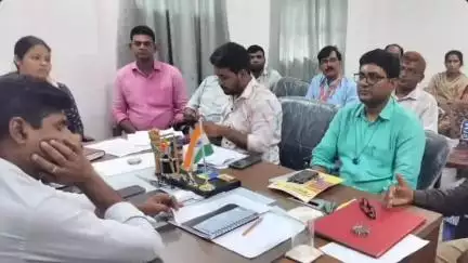 सोनबरसा: सोनवर्षा राज प्रखंड कार्यालय में जनसंख्या नियंत्रण को लेकर बीडीओ की अध्यक्षता में बैठक आयोजित