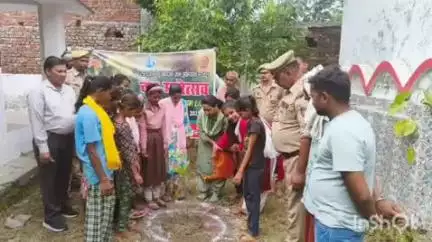नानपारा: चर्दा के प्राथमिक विद्यालय में हरियाली की पहल, छात्र-छात्राओं ने कदंब, महोगनी और आंवला के पौधे लगाए