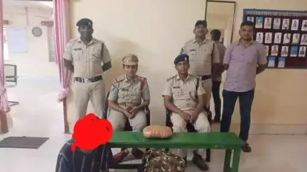 విశాఖపట్నం: విశాఖ రైల్వే స్టేషన్ నుండి హైదరాబాద్ కు గంజాయి రవాణాచేస్తున్న వ్యక్తిని అరెస్ట్ చేసి రిమాండ్ కు తరలించిన రైల్వే పోలీసులు