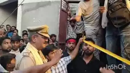चांदपुर: नूरपुर में आज पुलिस प्रशासन की निगरानी में गाइडलाइंस के अनुसार 20 से 25 फुट के मोहर्रम निकाले गए हैं