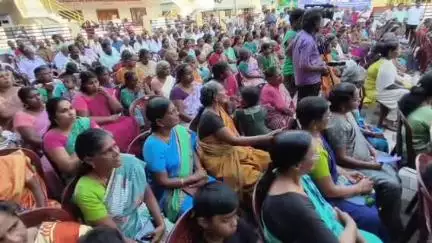 விளவங்கோடு: விரிவோட்டில் ரயில்வே மேம்பாலம் அமைப்பது தொடர்பாக கருத்து கேட்பு கூட்டத்தில் உதவி ஆட்சியரை முற்றுகையிட்ட பொதுமக்களால் பரபரப்பு