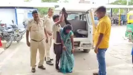 शेखपुरा: कैथमा गांव में भैंस को लेकर विवाद में मां-बेटे की पिटाई, पुलिस ने पहुंचाया अस्पताल