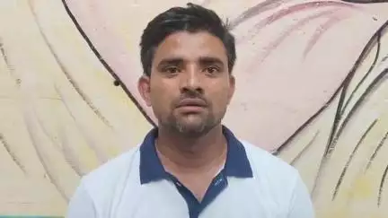 औरैया जनपद के ग्राम अमावता प्रधान द्वारा पत्रकार के साथ अभद्र भाषा में बात किए जाने और मृत्यु गोवंश को खींचने पर कार्यवा