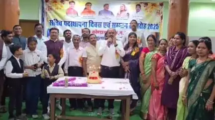कोंडागांव: कोण्डागांव फॉरेस्ट ऑक्शन हॉल में सचिव स्थापना दिवस का आयोजन, मेधावी छात्रों और सेवानिवृत्त सचिवों का हुआ सम्मान