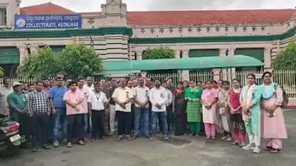କେନ୍ଦୁଝର ସହର: କେନ୍ଦୁଝର ଠାରେ ଓଡ଼ିଶା ରାଜସ୍ୱ ଅମଲା ସଂଘର କଳା ବ୍ୟାଜ ପରିଧାନ