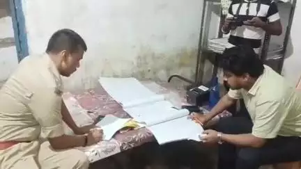 आदित्यपुर गम्हरिया: गम्हरिया केडिया बिल्डिंग के पास स्थित सरकारी शराब दुकान CLS003 के स्टॉक की अंचल अधिकारी ने की जांच