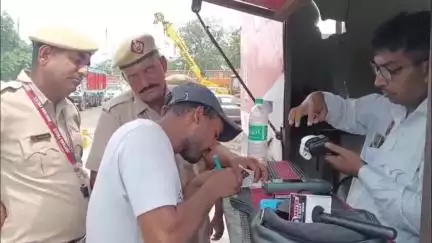 जगाधरी: यमुनानगर पुलिस ने अग्रसेन चौक, जगाधरी में नियमों का उल्लंघन करने वाले वाहनों के काटे चालान