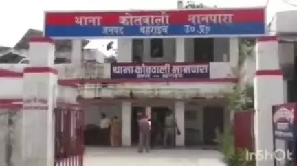 नानपारा: नानपारा कोतवाली के एक गांव की महिला ने ससुर और पति पर मारपीट का आरोप लगाते हुए दी तहरीर