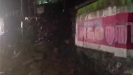 കോഴിക്കോട്: മെഡിക്കൽ കോളേജ് വളപ്പിലെ സംരക്ഷണഭിത്തി ഇടിഞ്ഞ് വീണു, കാറുകൾക്ക് വലിയ നാശനഷ്ടം