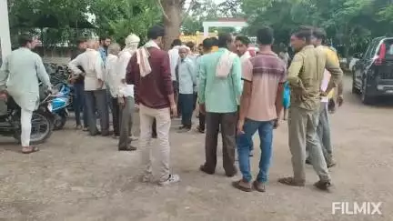 मुरैना नगर: टक्कर मामले में बीरमपुर के युवक और साथियों को झूठा फंसाने का प्रयास, एसपी ऑफिस में दिया आवेदन