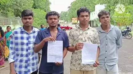 ଫୁଲବାଣୀ ସହର: ଫୁଲବାଣୀ ଠାରେ ସ୍କଲାରସିପ ରେ ଲାକଟପ୍ ଦେବା ନିମନ୍ତେ ଫୁଲବାଣୀ ଜିଲ୍ଲାପାଳ ଙ୍କୁ ଅଭିଯୋଗ କରିଛନ୍ତି କୁଡୁତୁଲି HSS ବିଦ୍ୟାଳୟ ର 4ଛାତ୍ର