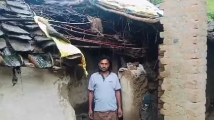 टेहरोली: बांसार में भारी बारिश से गरीब ग्रामीणों के घर गिरे, सरकार से मांगी आर्थिक मदद