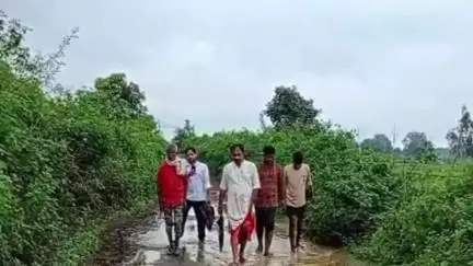 बरही: खितौली गांव के वार्ड क्रमांक एक पंडित बंगला टोला की सड़क की सड़क व गड्डों व कीचड में तब्दील ग्रामीण परेशान #jansamasya