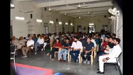 पुलिस लाइन में एसपी गौरव यादव ने होटल व्यवसायियों के साथ की बैठक, 200 होटल संचालक रहे मौजूद