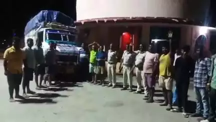 बेलदौर: बेलदौर कांवरिया डाक सेवा शिविर देवघर पथ के लिए रवाना, 32 वर्षों से कांवरियों की सेवा में