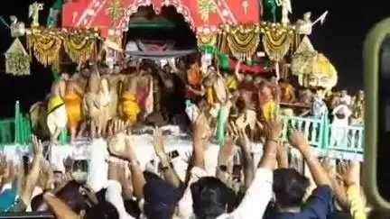 ପୁରୀ ମ୍ୟୁନିସିପାଲଟି: ସୁନାବେଶ’ ପରେ ଓ ‘ନୀଳାଦ୍ରିବିଜେ’ ପୂର୍ବରୁ ରଥଯାତ୍ରାର ଗୋଟିଏ ଗୁରୁତ୍ୱପୂର୍ଣ୍ଣ ନୀତି ହେଉଛି ‘ଅଧରପଣା’ ।