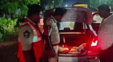 కొండపి: పొన్నలూరు మండలంలో వాహన తనిఖీలు చేపట్టిన పోలీసులు, గంజాయి రవాణా అరికట్టేందుకు వాహన తనిఖీలు చేపట్టామన్నా పోలీసులు