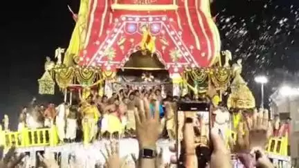 ପୁରୀ ମ୍ୟୁନିସିପାଲଟି: ଶ୍ରୀ ମନ୍ଦିର ସମ୍ମୁଖ ରେ ରଥ ଉପରେ ଶ୍ରୀ ଜୀଉ ଙ୍କ ଅଧରପଣା ନୀତି ଅନୁଷ୍ଠିତ ହୋଇଛି l