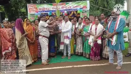 ବାଲିଗୁଡା: କ ନୁଆଗାଁ ଠରେ ବାଲିଗୁଡା ବିଧାୟଙ୍କ ଦ୍ୱାରା ବୃକ୍ଷରୋପଣ କାଯ୍ୟକ୍ରମ ଅନୁଷ୍ଠିତ ହଇଯାଇଛି