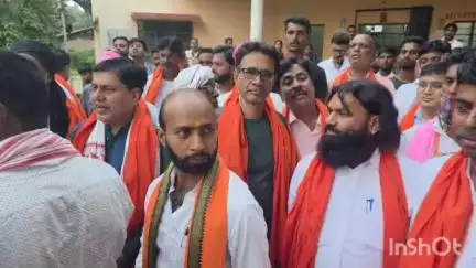 सिसई: सिसई थाना क्षेत्र में मोहर्रम का जुलूस निकाला गया, मुस्लिम धर्मावलंबियों को हिन्दू जागरण व सरना सनातन ने दिया अंगवस्त्र