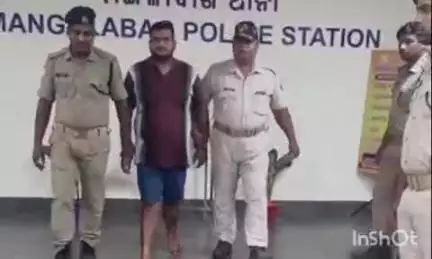 କଟକ ପୌରାଞ୍ଚଳ: ଏସସିବି ମେଡିକାଲ ସହ ବିଭିନ୍ନ ସ୍ଥାନରେ ଚାକିରୀ କରେଇବା କହି ଲକ୍ଷାଧିକ ଟଙ୍କା ଠକେଇ ମାମଲାରେ ଜଣେ ଦଲାଲ ଗିରଫ