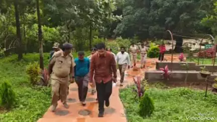 ପଟ୍ଟାଙ୍ଗୀ: ନନ୍ଦପୁରରେ ବୃକ୍ଷରୋପଣ ଅଭିଯାନରେ ଯୋଗଦେବା ସହିତ ରାଣୀଡୁଡୁମା ଜଳପ୍ରପାତ ପରିଦର୍ଶନ କଲେ ଜିଲ୍ଲାପାଳ