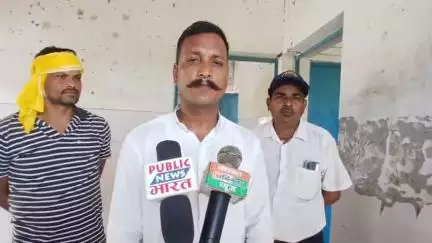 बैरिया: सूर्यपुर पंचायत के दियारा में चितरंजन कुमार फौजी ने बदहाल स्वास्थ्य व्यवस्था पर उठाई आवाज