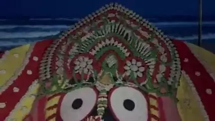 ପୁରୀ ମ୍ୟୁନିସିପାଲଟି: ପବିତ୍ର ନୀଳାଦ୍ରି ବିଜେ ଅବସରରେ ପୁରୀ ବେଳାଭୂମି ରେ ବାଲୁକା କଳା ରେ ଶୁଭେଚ୍ଛା ଜଣାଇଛନ୍ତି ବାଲୁକା ଶିଳ୍ପୀ ସୁଦର୍ଶନ ପଟ୍ଟନାୟକ