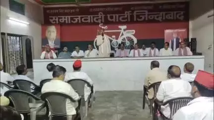 शाहजहांपुर: सपा की मासिक बैठक में सपा जिलाध्यक्ष तनवीर खान ने कहा- भाजपा सरकार कर रही है संविधान पर सीधा हमला