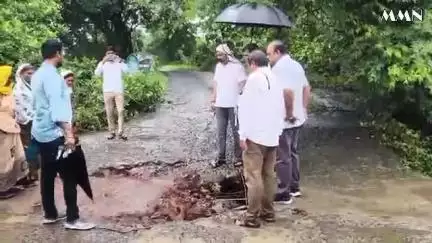 वर्धा: लोणसावळी - शेकापुर रस्त्यावरील पुलाला पडले जीवघेणे भगदाड: खासदार अमर काळे यांनी केली पाहणी #jansamsya
