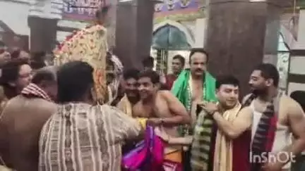 ନବରଙ୍ଗପୁର ପୋଲିସ ଷ୍ଟେସନ: ନୀଳାଦ୍ରି ବିଜେ କଲେ ଚତୁର୍ଦ୍ଧାମୂରତି 
ଶ୍ରୀ ଜଗନ୍ନାଥ ମନ୍ଦିର ପ୍ରାଙ୍ଗଣରେ ପ୍ରବଳ ଭିଡ଼