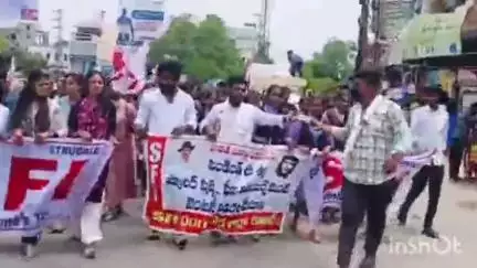 రాజేంద్రనగర్: స్కాలర్షిప్ లు విడుదల చేయాలంటూ ఎస్ఎఫ్ఐ ఆధ్వర్యంలో ఇబ్రహీంపట్నంలో ర్యాలీ