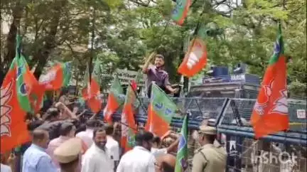 കണയന്നൂർ: സർക്കാർ ആശുപത്രികളിലെ ശോചനീയാവസ്ഥ, ഡി.എം.ഒ ഓഫീസിലേക്ക് ബി.ജെ.പി പ്രതിഷേധം