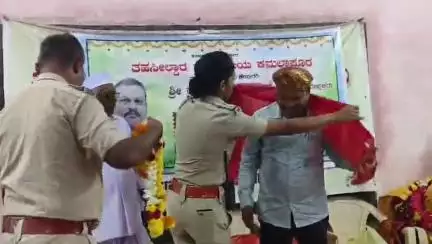 ಕಮಲಾಪುರ: ಕಂದಾಯ ನಿರೀಕ್ಷಕ ರಘುನಂದನ ದ್ಯಾಮಣಿಗೆ ವರ್ಗಾವಣೆ, ಪಟ್ಟಣದಲ್ಲಿ ಬೀಳ್ಕೊಡುಗೆ